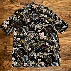 Men’s H&M short-sleeved Hawaiian shirt- size L